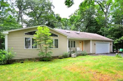 21 Valley View Rd, Woodstock, CT 06282