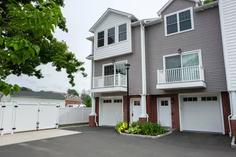 27 Naubuc Ave #1, Glastonbury, CT 06033