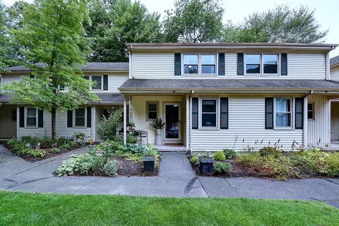 70 Springbrook Dr #70, Glastonbury, CT 06033