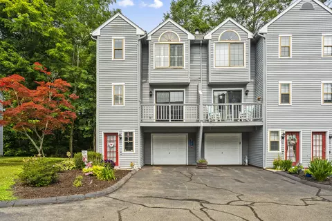 9 Village View Ter #9, Meriden, CT 06451
