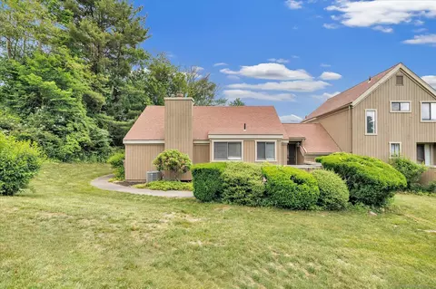 613 Cherokee Ln #B, Stratford, CT 06614