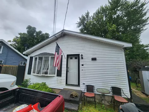 35 Bennett St, Plainfield, CT 06374