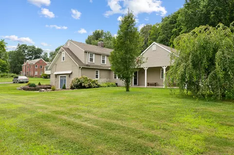 83 Ridgewood Rd, Middletown, CT 06457