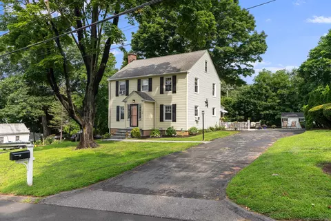33 Clinton St, Glastonbury, CT 06033