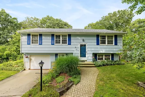 461 Chapel Hill Rd, Montville, CT 06370
