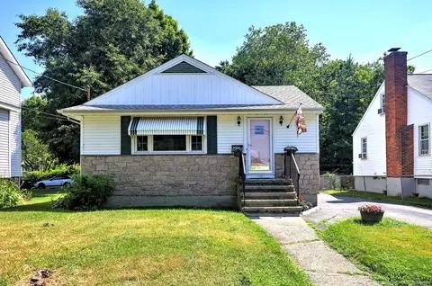130 Wiebe Ave, Stratford, CT 06614