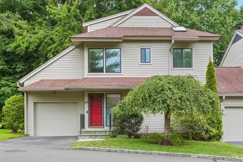 320 Strawberry Hill Ave #32, Stamford, CT 06902