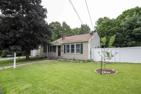 264 S Main St, Putnam, CT 06260