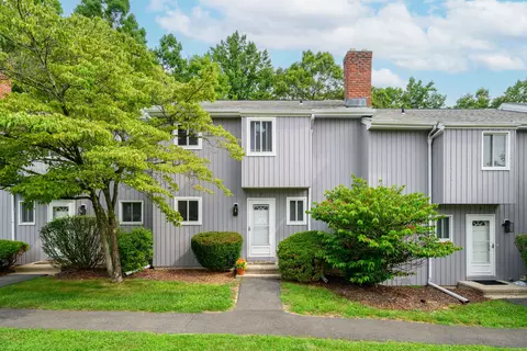 4 Monika Ln #4, Brookfield, CT 06804