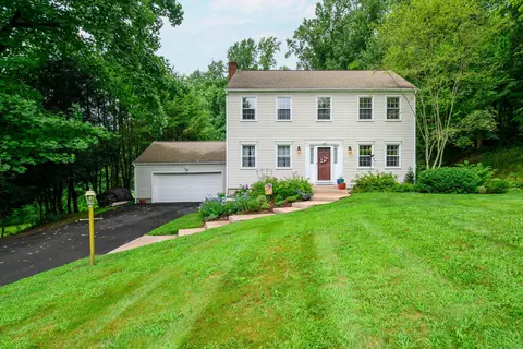 28 Highpoint Rd, Woodbury, CT 06798