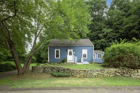 25 Aunt Park Ln, Newtown, CT 06470