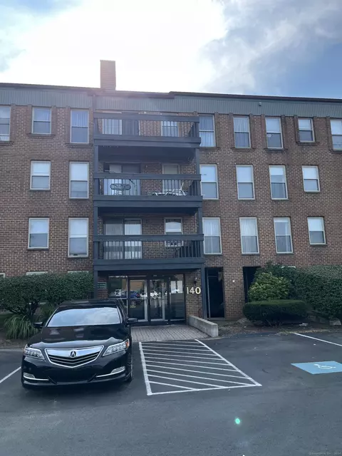 140 Kane St #D9, West Hartford, CT 06119