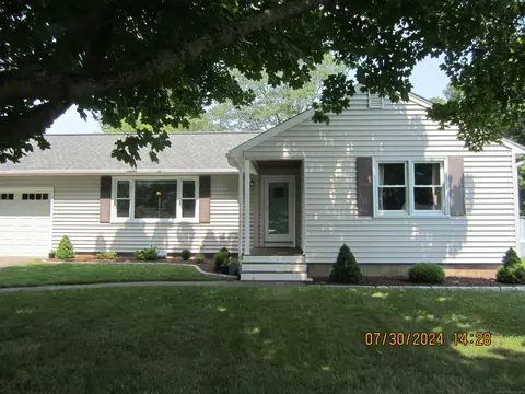 4 Jourdan Rd, Branford, CT 06405