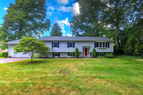36 Linwood St, Milford, CT 06461