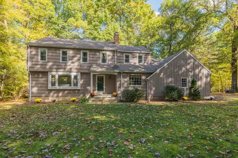 1 Lawton Dr, Simsbury, CT 06070