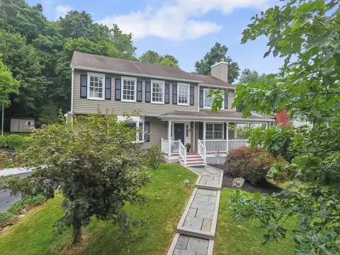 196 Woods End Rd, Fairfield, CT 06824