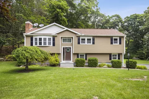 9 Oriole Ct, Shelton, CT 06484
