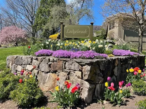 93 Ledgebrook Dr #93, Norwalk, CT 06854