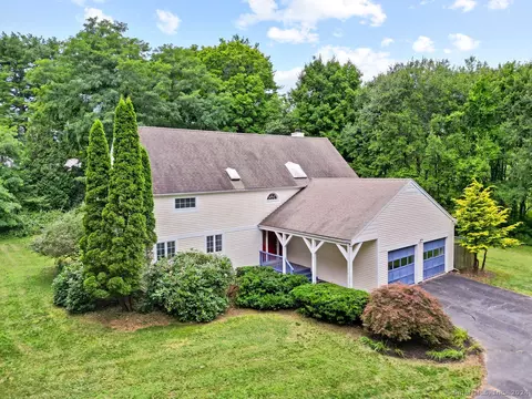 95 Old Farms Rd, Simsbury, CT 06092