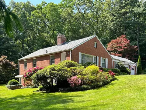21 Shipman Dr, Glastonbury, CT 06033