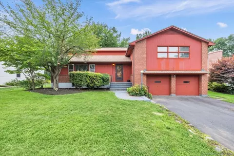 33 Proctor Dr, West Hartford, CT 06117