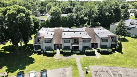 1405 Twin Circle Dr #1405, South Windsor, CT 06074