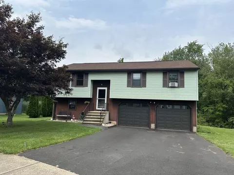 35 Kelly Ann Ct, Berlin, CT 06037
