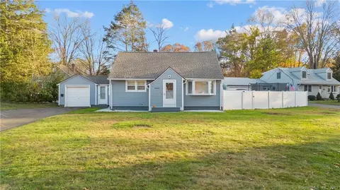 17 Beechwood Dr, Wallingford, CT 06492