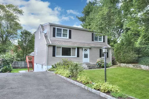 5 Lenore Dr, Norwalk, CT 06851