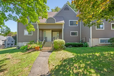 12 Teal Cir #12, Tariffville, CT 06081