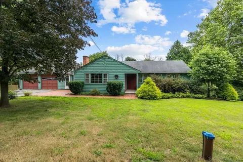 202 Duncaster Rd, Bloomfield, CT 06002