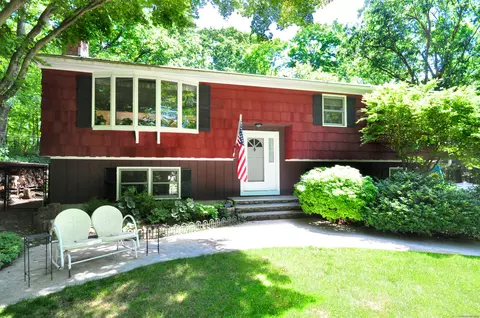 174 Strongtown Rd, Southbury, CT 06488