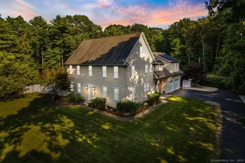 674 Cow Hill Rd, Groton, CT 06355
