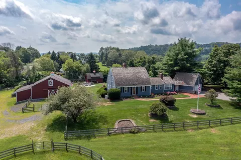 8 Edmonds Rd, Sherman, CT 06784