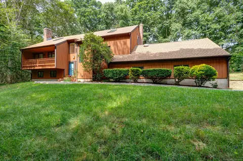 117 Brookridge Ln, Guilford, CT 06437