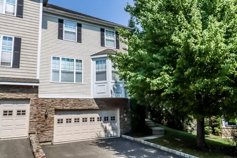 45 Woodcrest Ln #45, Danbury, CT 06810