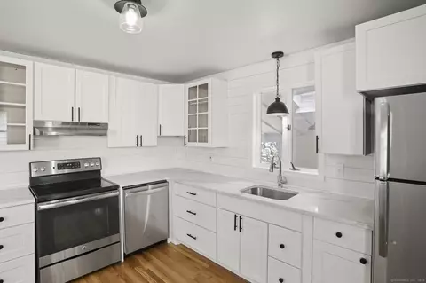 195 N Anthony St, Bridgeport, CT 06606