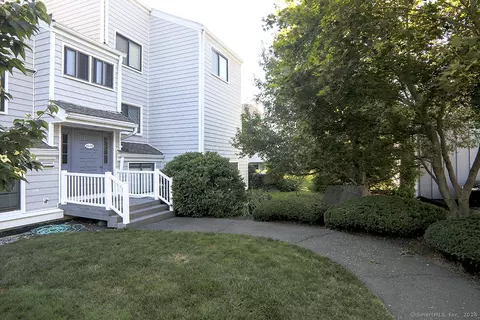90 Rowayton Woods Dr #90, Norwalk, CT 06854