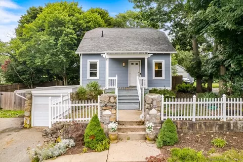 78 Vivian St, Waterford, CT 06385