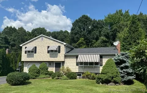 112 Lamplighter Ln, Newington, CT 06111