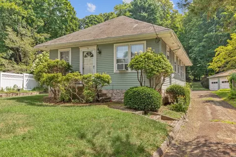 14 Dennison Ln, Essex, CT 06426