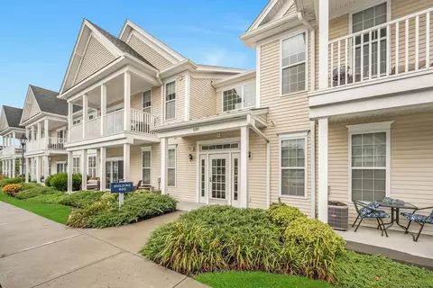 628 Center Meadow Ln, Danbury, CT 06810