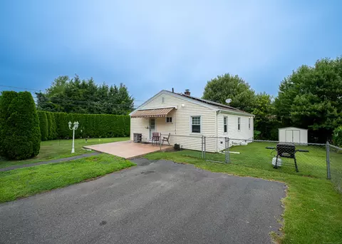 427 Davis St, Watertown, CT 06779