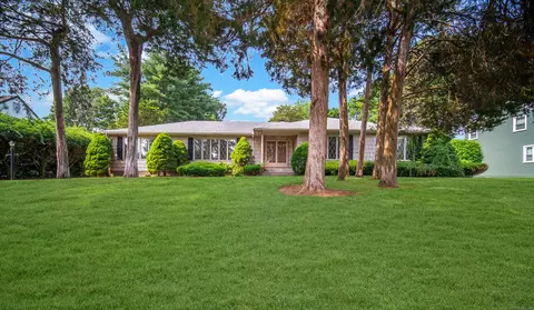 77 Baneberry Ln, Wethersfield, CT 06109