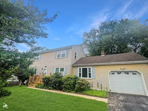 69 Forest Dr, Montville, CT 06382