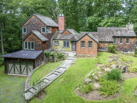 65 Wayside Ln, Redding, CT 06896