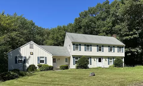 9 Hitching Post Ln, Danbury, CT 06811