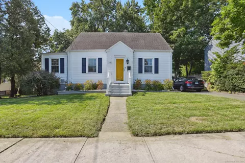 301 Davis St, Hamden, CT 06517