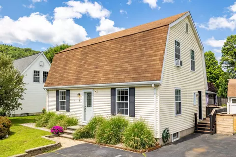 4 Park Mdw, New Hartford, CT 06057