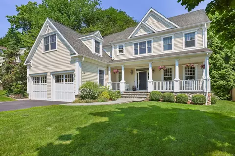 11 Robin Hood Ln, Darien, CT 06820